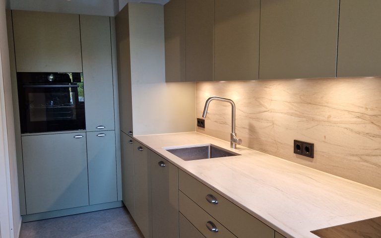 Moderne Küchen vom Küchenstudio und Schreiner